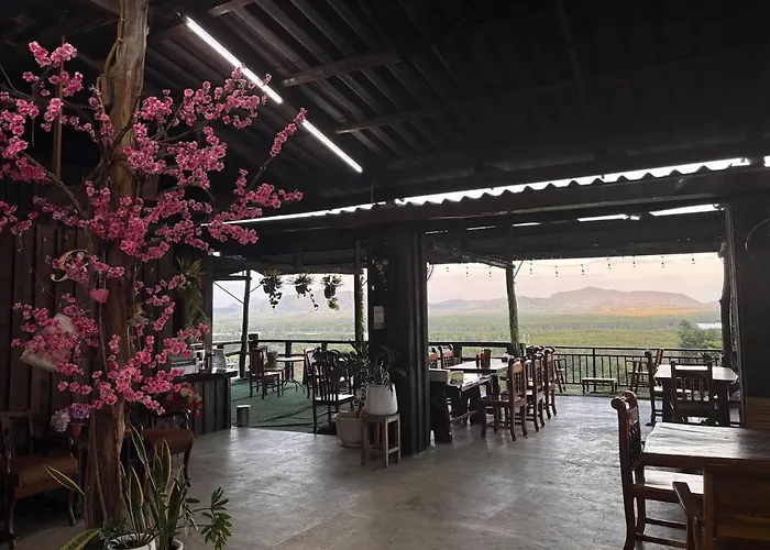 Baanphutawanlanta Resort & Cafe
